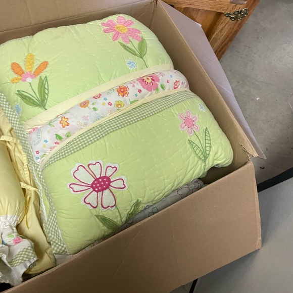 Pottery Barn Daisy Garden twin bedding set - Picture 8 of 9